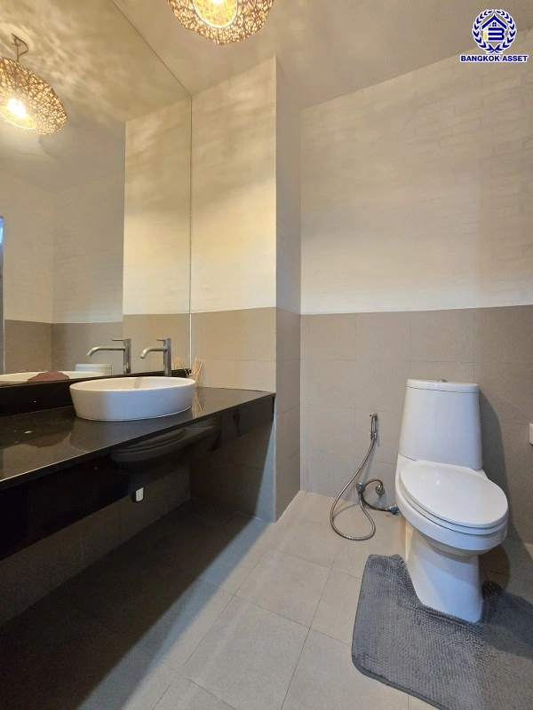 บ้านมือสอง โครงการ ไพรเวท เนอวานา ประเสริฐมนูกิจ เนื้อที่ 57.7 ตร.ว. พื้นที่ใช้สอย 200 ตร.ม. ฟังก์ชันจัดเต็ม 4 ห้องนอน 3 ห้องน้ำ จอดรถได้ 2 คัน บนทำเลศักยภาพ เข้า-ออกได้ทั้งถนนประเสริฐมนูกิจ ถนนประดิษฐ์มนูธรรม ใกล้ทางด่วนฉลองรัช และเซ็นทรัล รามอินทรา