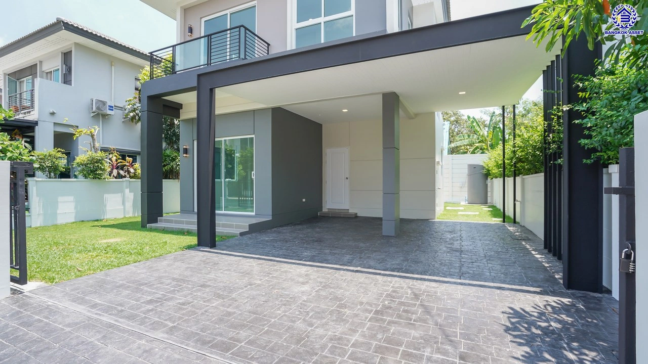 บ้านรีโนเวทใหม่ โครงการ เซนโทร ราชพฤกษ์ เนื้อที่ 50.2 ตร.ว. พื้นที่ใช้สอย 168.68 ตร.ม. ฟังก์ชัน 4 ห้องนอน 4 ห้องน้ำ 2 ที่จอดรถ ให้ความเป็นส่วนตัว บนทำเลดี เชื่อมต่อถนนนครอินทร์ ถนนกาญจนาภิเษก ถนนราชพฤกษ์ ใกล้รถไฟฟ้าสายสีม่วง "สถานีบางพลู" และจุดขึ้นทางด่วน "ศรีรัช"