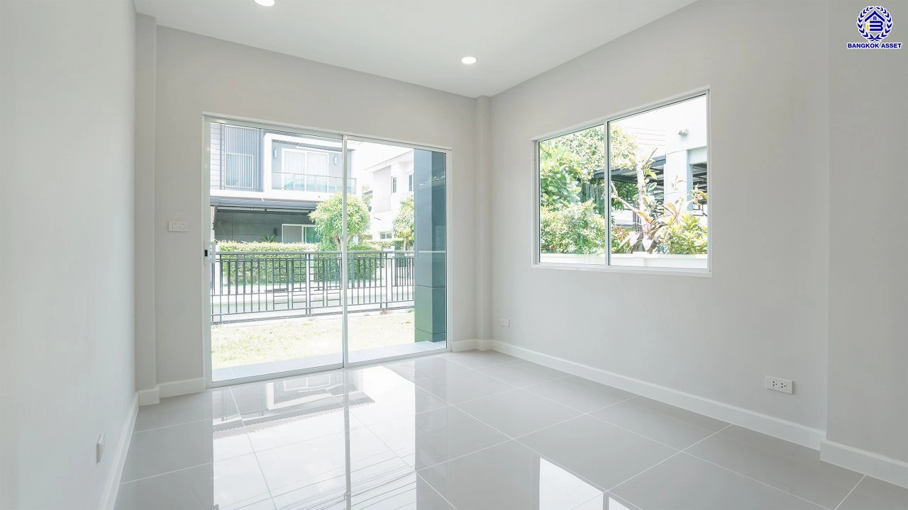 บ้านรีโนเวทใหม่ โครงการ เซนโทร ราชพฤกษ์ เนื้อที่ 50.2 ตร.ว. พื้นที่ใช้สอย 168.68 ตร.ม. ฟังก์ชัน 4 ห้องนอน 4 ห้องน้ำ 2 ที่จอดรถ ให้ความเป็นส่วนตัว บนทำเลดี เชื่อมต่อถนนนครอินทร์ ถนนกาญจนาภิเษก ถนนราชพฤกษ์ ใกล้รถไฟฟ้าสายสีม่วง "สถานีบางพลู" และจุดขึ้นทางด่วน "ศรีรัช"