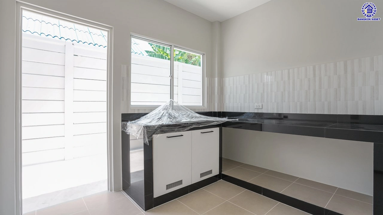 บ้านรีโนเวทใหม่ โครงการ เซนโทร ราชพฤกษ์ เนื้อที่ 50.2 ตร.ว. พื้นที่ใช้สอย 168.68 ตร.ม. ฟังก์ชัน 4 ห้องนอน 4 ห้องน้ำ 2 ที่จอดรถ ให้ความเป็นส่วนตัว บนทำเลดี เชื่อมต่อถนนนครอินทร์ ถนนกาญจนาภิเษก ถนนราชพฤกษ์ ใกล้รถไฟฟ้าสายสีม่วง "สถานีบางพลู" และจุดขึ้นทางด่วน "ศรีรัช"