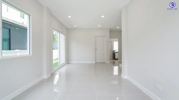 บ้านรีโนเวทใหม่ โครงการ เซนโทร ราชพฤกษ์ เนื้อที่ 50.2 ตร.ว. พื้นที่ใช้สอย 168.68 ตร.ม. ฟังก์ชัน 4 ห้องนอน 4 ห้องน้ำ 2 ที่จอดรถ ให้ความเป็นส่วนตัว บนทำเลดี เชื่อมต่อถนนนครอินทร์ ถนนกาญจนาภิเษก ถนนราชพฤกษ์ ใกล้รถไฟฟ้าสายสีม่วง "สถานีบางพลู" และจุดขึ้นทางด่วน "ศรีรัช"