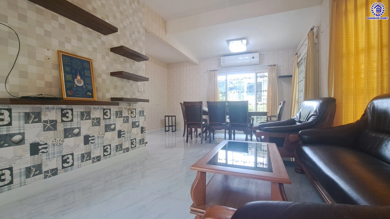 บ้านมือสอง โครงการ เพอร์เฟคพาร์ค พระราม5-บางใหญ่ เนื้อที่กว้าง 62 ตร.ว. พื้นที่ใช้สอย 190 ตร.ม. ฟังก์ชัน 3 ห้องนอน 3 ห้องน้ำ 2 ที่จอดรถ บนทำเลเชื่อมต่อ ถนนกาญจนาภิเษก ใกล้รถไฟฟ้าสายสีม่วง "สถานีตลาดบางใหญ่" เพียง 15 นาที และยังใกล้ทางด่วน "ศรีรัช"