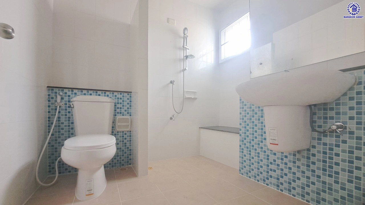 บ้านมือสอง โครงการ เพอร์เฟคพาร์ค พระราม5-บางใหญ่ เนื้อที่กว้าง 62 ตร.ว. พื้นที่ใช้สอย 190 ตร.ม. ฟังก์ชัน 3 ห้องนอน 3 ห้องน้ำ 2 ที่จอดรถ บนทำเลเชื่อมต่อ ถนนกาญจนาภิเษก ใกล้รถไฟฟ้าสายสีม่วง "สถานีตลาดบางใหญ่" เพียง 15 นาที และยังใกล้ทางด่วน "ศรีรัช"