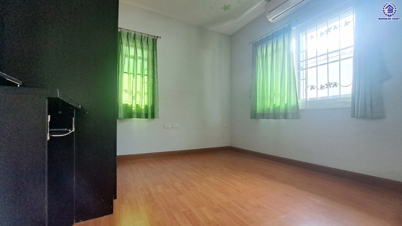 บ้านมือสอง โครงการ เพอร์เฟคพาร์ค พระราม5-บางใหญ่ เนื้อที่กว้าง 62 ตร.ว. พื้นที่ใช้สอย 190 ตร.ม. ฟังก์ชัน 3 ห้องนอน 3 ห้องน้ำ 2 ที่จอดรถ บนทำเลเชื่อมต่อ ถนนกาญจนาภิเษก ใกล้รถไฟฟ้าสายสีม่วง "สถานีตลาดบางใหญ่" เพียง 15 นาที และยังใกล้ทางด่วน "ศรีรัช"