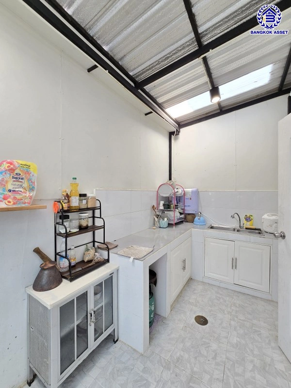 บ้านมือสอง โครงการ ไลโอ บลิสซ์ กาญจนา-กันตนา เนื้อที่ 17.6 ตร.ว. พื้นที่ใช้สอย 80 ตร.ม.  ฟังก์ชัน 3 ห้องนอน 2 ห้องน้ำ 1 ที่จอดรถ พร้อมเข้าอยู่ บนทำเลดี เชื่อมต่อถนนบางใหญ่-บางคูลัด ถนนกาญจนาภิเษก ถนนพิชัยเขต ใกล้รถไฟฟ้าสายสีม่วง "สถานีตลาดบางใหญ่" และจุดขึ้นทางด่วน "ศรีรัช"