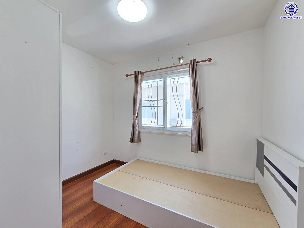 บ้านมือสอง โครงการ ไลโอ บลิสซ์ กาญจนา-กันตนา เนื้อที่ 17.6 ตร.ว. พื้นที่ใช้สอย 80 ตร.ม.  ฟังก์ชัน 3 ห้องนอน 2 ห้องน้ำ 1 ที่จอดรถ พร้อมเข้าอยู่ บนทำเลดี เชื่อมต่อถนนบางใหญ่-บางคูลัด ถนนกาญจนาภิเษก ถนนพิชัยเขต ใกล้รถไฟฟ้าสายสีม่วง "สถานีตลาดบางใหญ่" และจุดขึ้นทางด่วน "ศรีรัช"