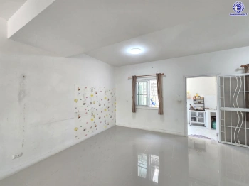 บ้านมือสอง โครงการ ไลโอ บลิสซ์ กาญจนา-กันตนา เนื้อที่ 17.6 ตร.ว. พื้นที่ใช้สอย 80 ตร.ม.  ฟังก์ชัน 3 ห้องนอน 2 ห้องน้ำ 1 ที่จอดรถ พร้อมเข้าอยู่ บนทำเลดี เชื่อมต่อถนนบางใหญ่-บางคูลัด ถนนกาญจนาภิเษก ถนนพิชัยเขต ใกล้รถไฟฟ้าสายสีม่วง "สถานีตลาดบางใหญ่" และจุดขึ้นทางด่วน "ศรีรัช"