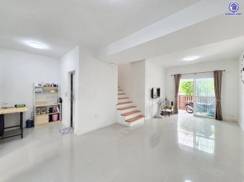 บ้านมือสอง โครงการ ไลโอ บลิสซ์ กาญจนา-กันตนา เนื้อที่ 17.6 ตร.ว. พื้นที่ใช้สอย 80 ตร.ม.  ฟังก์ชัน 3 ห้องนอน 2 ห้องน้ำ 1 ที่จอดรถ พร้อมเข้าอยู่ บนทำเลดี เชื่อมต่อถนนบางใหญ่-บางคูลัด ถนนกาญจนาภิเษก ถนนพิชัยเขต ใกล้รถไฟฟ้าสายสีม่วง "สถานีตลาดบางใหญ่" และจุดขึ้นทางด่วน "ศรีรัช"