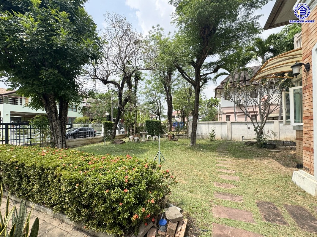 บ้านมือสอง โครงการ บ้านฟ้ากรีนพาร์ค รอยัล ปิ่นเกล้า เนื้อที่ 128.5 ตร.ว. พื้นที่ใช้สอย 203 ตร.ม. ฟังก์ชัน 3 ห้องนอน 2 ห้องน้ำ 1 ห้องอเนกประสงค์ 1 ห้อง จอดรถได้ 2 คัน บนทำเลดี เชื่อมต่อถนนพรานนกตัดใหม่, ถนนพุทธมณฑลสาย1, ถนนกาญจนาภิเษก