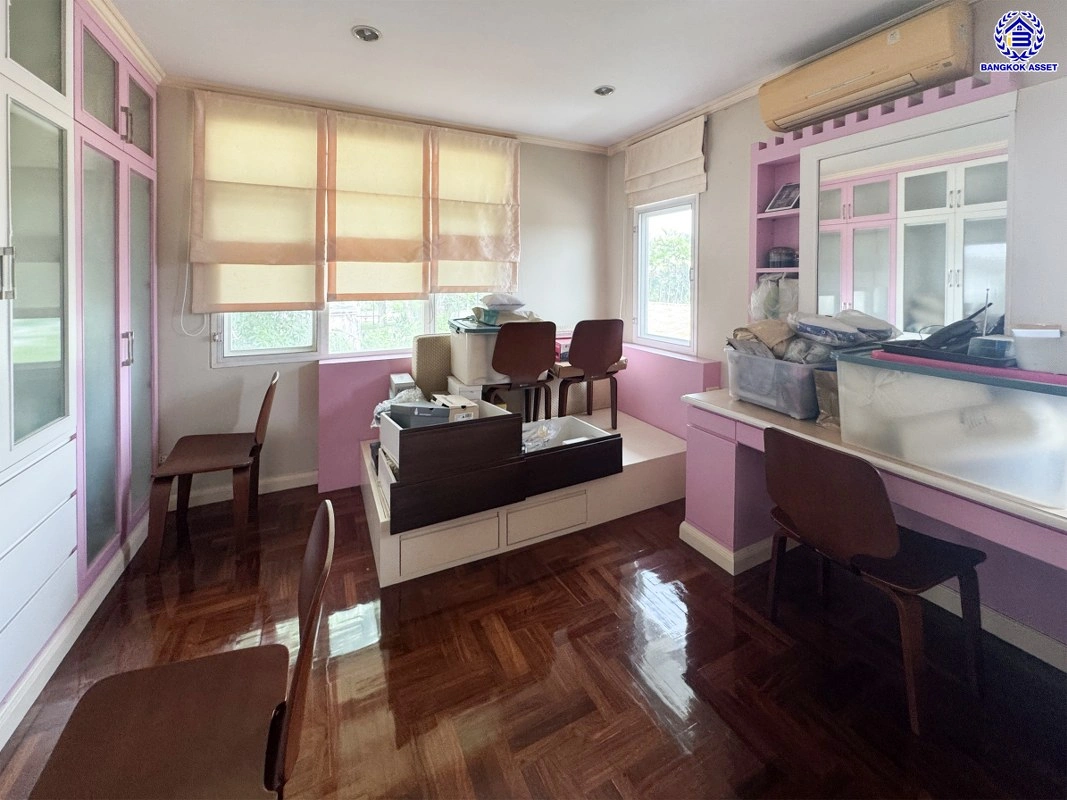 บ้านมือสอง โครงการ บ้านฟ้ากรีนพาร์ค รอยัล ปิ่นเกล้า เนื้อที่ 128.5 ตร.ว. พื้นที่ใช้สอย 203 ตร.ม. ฟังก์ชัน 3 ห้องนอน 2 ห้องน้ำ 1 ห้องอเนกประสงค์ 1 ห้อง จอดรถได้ 2 คัน บนทำเลดี เชื่อมต่อถนนพรานนกตัดใหม่, ถนนพุทธมณฑลสาย1, ถนนกาญจนาภิเษก