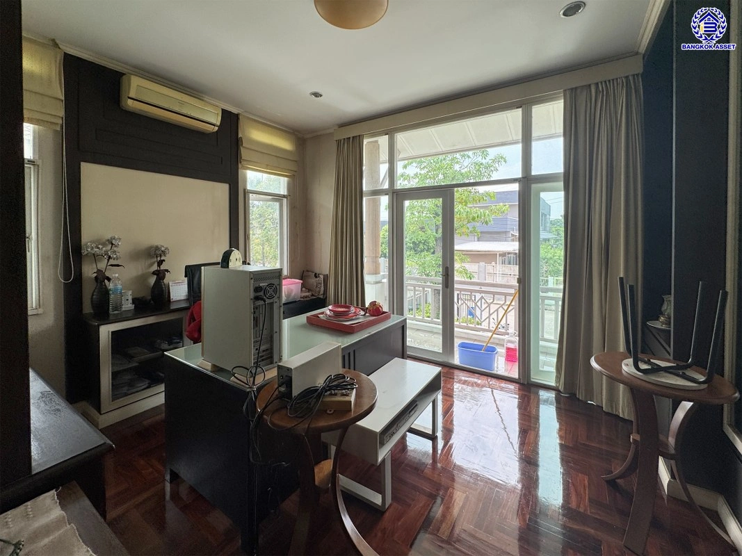 บ้านมือสอง โครงการ บ้านฟ้ากรีนพาร์ค รอยัล ปิ่นเกล้า เนื้อที่ 128.5 ตร.ว. พื้นที่ใช้สอย 203 ตร.ม. ฟังก์ชัน 3 ห้องนอน 2 ห้องน้ำ 1 ห้องอเนกประสงค์ 1 ห้อง จอดรถได้ 2 คัน บนทำเลดี เชื่อมต่อถนนพรานนกตัดใหม่, ถนนพุทธมณฑลสาย1, ถนนกาญจนาภิเษก