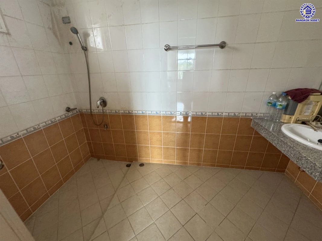 บ้านมือสอง โครงการ บ้านฟ้ากรีนพาร์ค รอยัล ปิ่นเกล้า เนื้อที่ 128.5 ตร.ว. พื้นที่ใช้สอย 203 ตร.ม. ฟังก์ชัน 3 ห้องนอน 2 ห้องน้ำ 1 ห้องอเนกประสงค์ 1 ห้อง จอดรถได้ 2 คัน บนทำเลดี เชื่อมต่อถนนพรานนกตัดใหม่, ถนนพุทธมณฑลสาย1, ถนนกาญจนาภิเษก