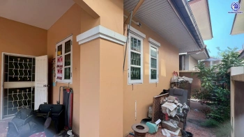 บ้านมือสอง โครงการ รติรมย์ พาร์ค ราชพฤกษ์-กาญจนาภิเษก (ซ.สวนผัก32) พร้อมเข้าอยู่ บนเนื้อที่ 56 ตร.ว. พื้นที่ใช้สอย 170 ตร.ม. ฟังก์ชัน 3 ห้องนอน 2 ห้องน้ำ จอดรถได้ 2 คัน ส่วนกลางครบครัน บนทำเลศักยภาพ เชื่อมต่อหลายเส้นทาง ใกล้ทางด่วน "ศรีรัช" และเซ็นทรัล เวสต์วิลล์