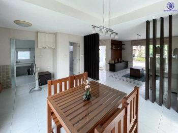 บ้านมือสอง โครงการ มัณฑนา2 พระราม9-วงแหวน เนื้อที่ 56.3 ตร.ว. พื้นที่ใช้สอย 208 ตร.ม. ฟังก์ชันจัดเต็ม 3 ห้องนอน 2 ห้องน้ำ 2 ที่จอดรถ บนทำเลเดินทางง่าย ใกล้แอร์พอร์ต เรล ลิงก์ "สถานีบ้านทับช้าง" ใกล้สนามบินสุวรรณภูมิ และทางหลวงพิเศษหมายเลข9