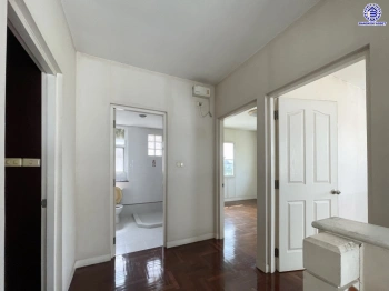 บ้านมือสอง โครงการ มัณฑนา2 พระราม9-วงแหวน เนื้อที่ 56.3 ตร.ว. พื้นที่ใช้สอย 208 ตร.ม. ฟังก์ชันจัดเต็ม 3 ห้องนอน 2 ห้องน้ำ 2 ที่จอดรถ บนทำเลเดินทางง่าย ใกล้แอร์พอร์ต เรล ลิงก์ "สถานีบ้านทับช้าง" ใกล้สนามบินสุวรรณภูมิ และทางหลวงพิเศษหมายเลข9