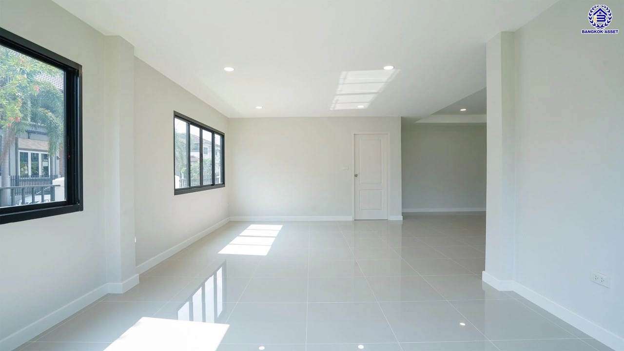 บ้านรีโนเวทใหม่ คุณภาพแบรนด์ LH โครงการ ชัยพฤกษ์ บางแวก เนื้อที่ 78.9 ตร.ว. พื้นที่ใช้สอย 310.34 ตร.ม. ฟังก์ชันจัดเต็ม 4 ห้องนอน 3 ห้องน้ำ จอดรถได้ 2 คัน พร้อม Facilities ครบ! บนทำเลคุณภาพ เชื่อมต่อได้หลายเส้นทาง ใกล้เซ็นทรัลปิ่นเกล้า และทางด่วนคู่ขนานลอยฟ้า