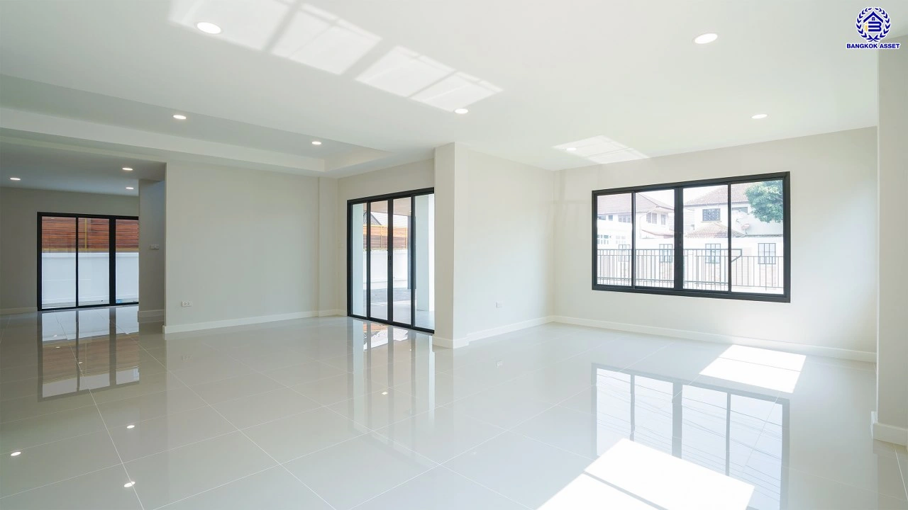 บ้านรีโนเวทใหม่ คุณภาพแบรนด์ LH โครงการ ชัยพฤกษ์ บางแวก เนื้อที่ 78.9 ตร.ว. พื้นที่ใช้สอย 310.34 ตร.ม. ฟังก์ชันจัดเต็ม 4 ห้องนอน 3 ห้องน้ำ จอดรถได้ 2 คัน พร้อม Facilities ครบ! บนทำเลคุณภาพ เชื่อมต่อได้หลายเส้นทาง ใกล้เซ็นทรัลปิ่นเกล้า และทางด่วนคู่ขนานลอยฟ้า