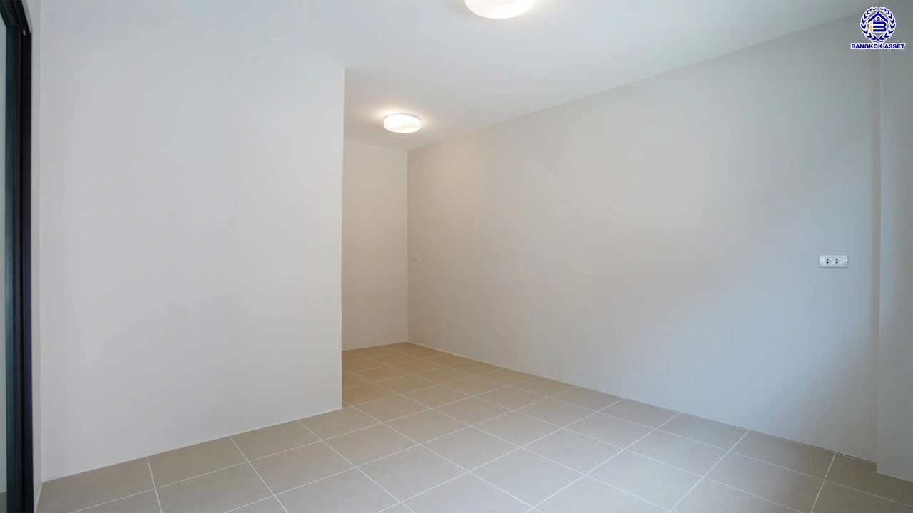 บ้านรีโนเวทใหม่ คุณภาพแบรนด์ LH โครงการ ชัยพฤกษ์ บางแวก เนื้อที่ 78.9 ตร.ว. พื้นที่ใช้สอย 310.34 ตร.ม. ฟังก์ชันจัดเต็ม 4 ห้องนอน 3 ห้องน้ำ จอดรถได้ 2 คัน พร้อม Facilities ครบ! บนทำเลคุณภาพ เชื่อมต่อได้หลายเส้นทาง ใกล้เซ็นทรัลปิ่นเกล้า และทางด่วนคู่ขนานลอยฟ้า