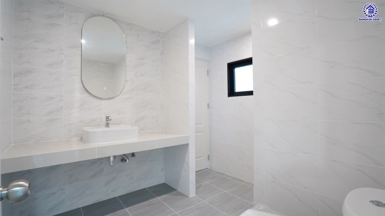 บ้านรีโนเวทใหม่ คุณภาพแบรนด์ LH โครงการ ชัยพฤกษ์ บางแวก เนื้อที่ 78.9 ตร.ว. พื้นที่ใช้สอย 310.34 ตร.ม. ฟังก์ชันจัดเต็ม 4 ห้องนอน 3 ห้องน้ำ จอดรถได้ 2 คัน พร้อม Facilities ครบ! บนทำเลคุณภาพ เชื่อมต่อได้หลายเส้นทาง ใกล้เซ็นทรัลปิ่นเกล้า และทางด่วนคู่ขนานลอยฟ้า