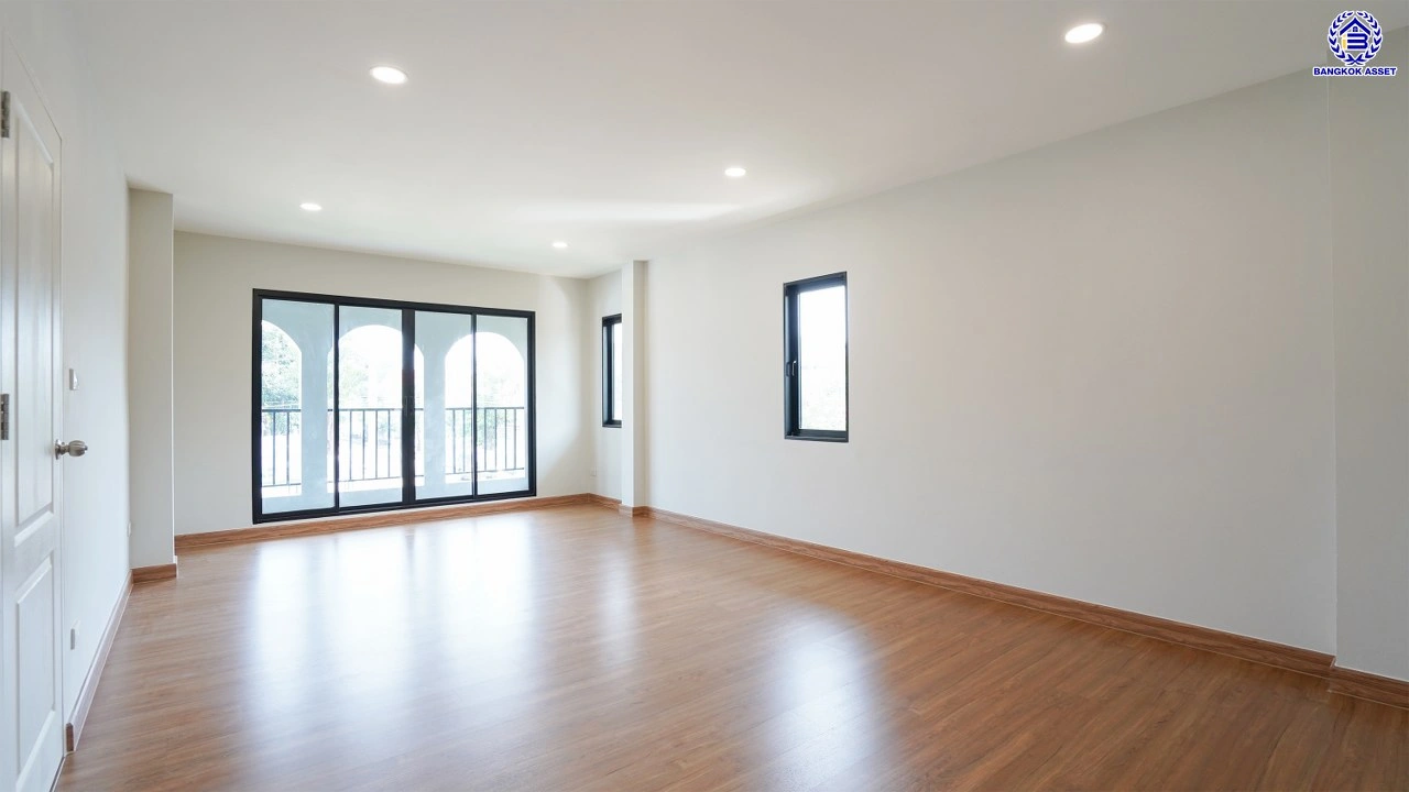 บ้านรีโนเวทใหม่ คุณภาพแบรนด์ LH โครงการ ชัยพฤกษ์ บางแวก เนื้อที่ 78.9 ตร.ว. พื้นที่ใช้สอย 310.34 ตร.ม. ฟังก์ชันจัดเต็ม 4 ห้องนอน 3 ห้องน้ำ จอดรถได้ 2 คัน พร้อม Facilities ครบ! บนทำเลคุณภาพ เชื่อมต่อได้หลายเส้นทาง ใกล้เซ็นทรัลปิ่นเกล้า และทางด่วนคู่ขนานลอยฟ้า