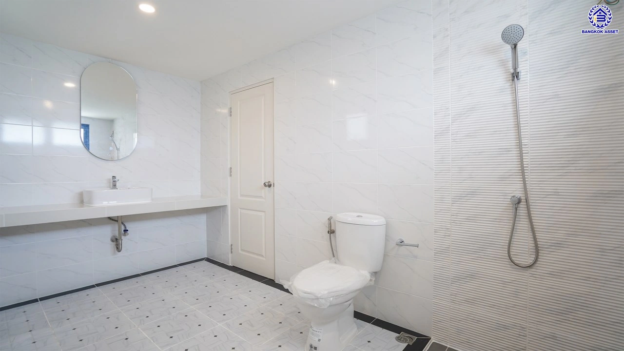 บ้านรีโนเวทใหม่ คุณภาพแบรนด์ LH โครงการ ชัยพฤกษ์ บางแวก เนื้อที่ 78.9 ตร.ว. พื้นที่ใช้สอย 310.34 ตร.ม. ฟังก์ชันจัดเต็ม 4 ห้องนอน 3 ห้องน้ำ จอดรถได้ 2 คัน พร้อม Facilities ครบ! บนทำเลคุณภาพ เชื่อมต่อได้หลายเส้นทาง ใกล้เซ็นทรัลปิ่นเกล้า และทางด่วนคู่ขนานลอยฟ้า