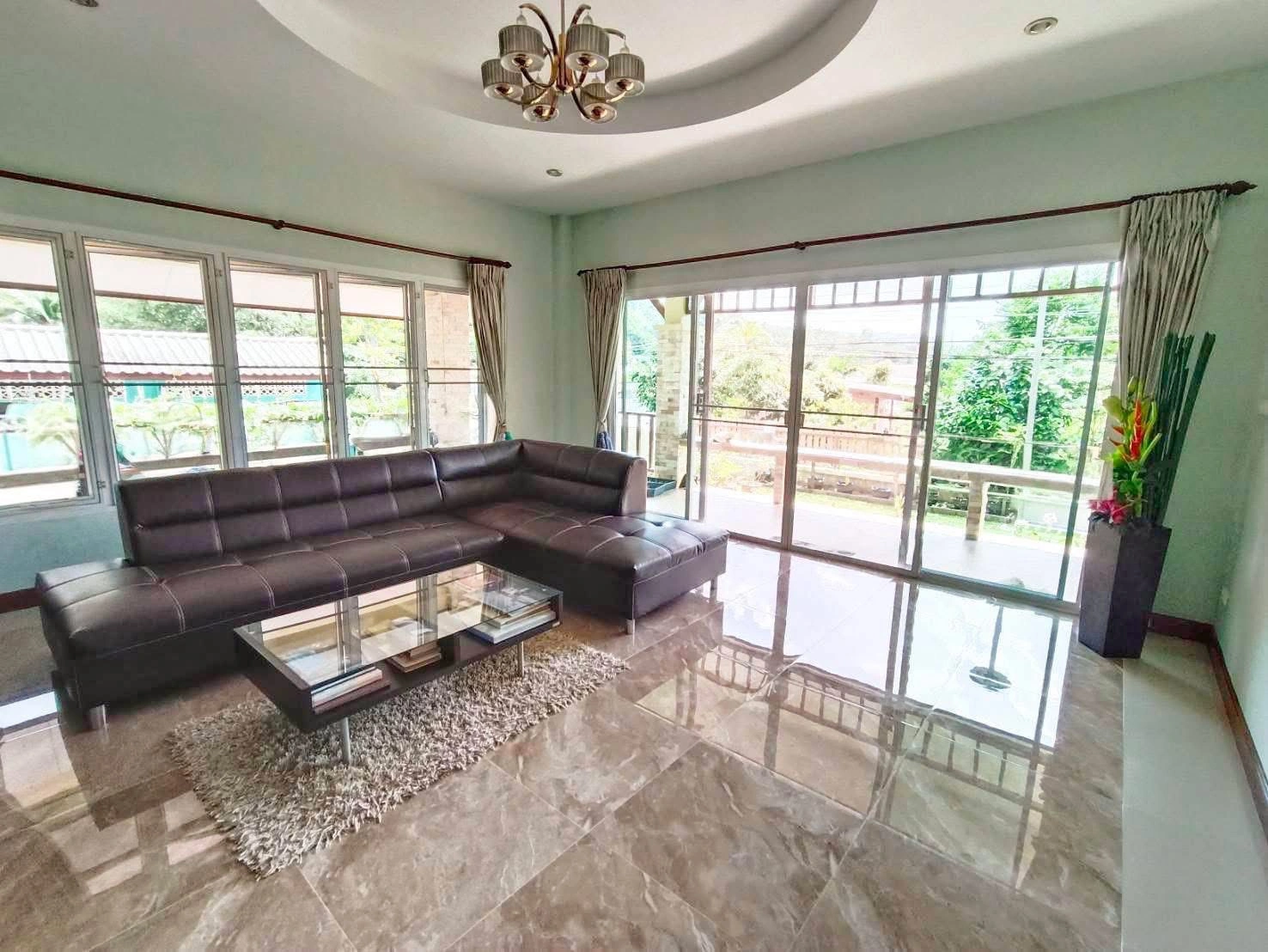 บ้านเดี่ยว หลังใหญ่ พร้อมห้องเช่าท่ามกลางธรรมชาติ  ในซอยน้ำตกกะทู้ ภูเก็ต