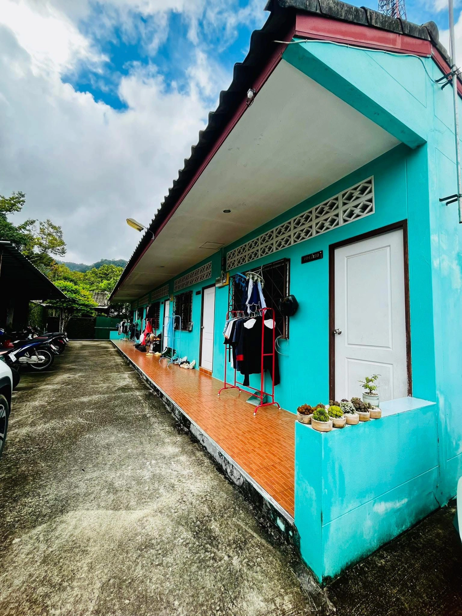 บ้านเดี่ยว หลังใหญ่ พร้อมห้องเช่าท่ามกลางธรรมชาติ  ในซอยน้ำตกกะทู้ ภูเก็ต