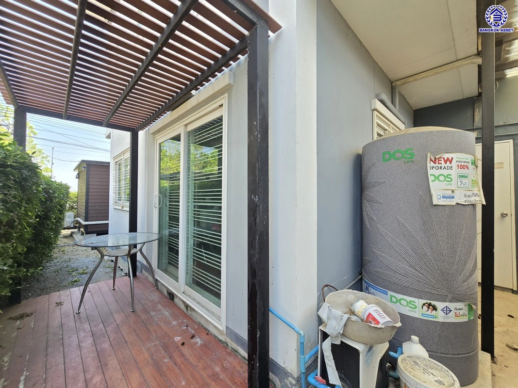 บ้านมือสอง โครงการ บ้านวิวสวน ไทรน้อย เนื้อที่ 53 ตร.ว. พื้นที่ใช้สอย 132 ตร.ว. ฟังก์ชัน 3 ห้องนอน 3 ห้องน้ำ 1 ที่จอดรถ ทำเลดี เชื่อมต่อหลายเส้นทาง ถนนกาญจนาภิเษก, ถนนรัตนาธิเบศร์ และถนนบางกรวย-ไทรน้อย และใกล้เซ็นทรัลเวสต์เกต