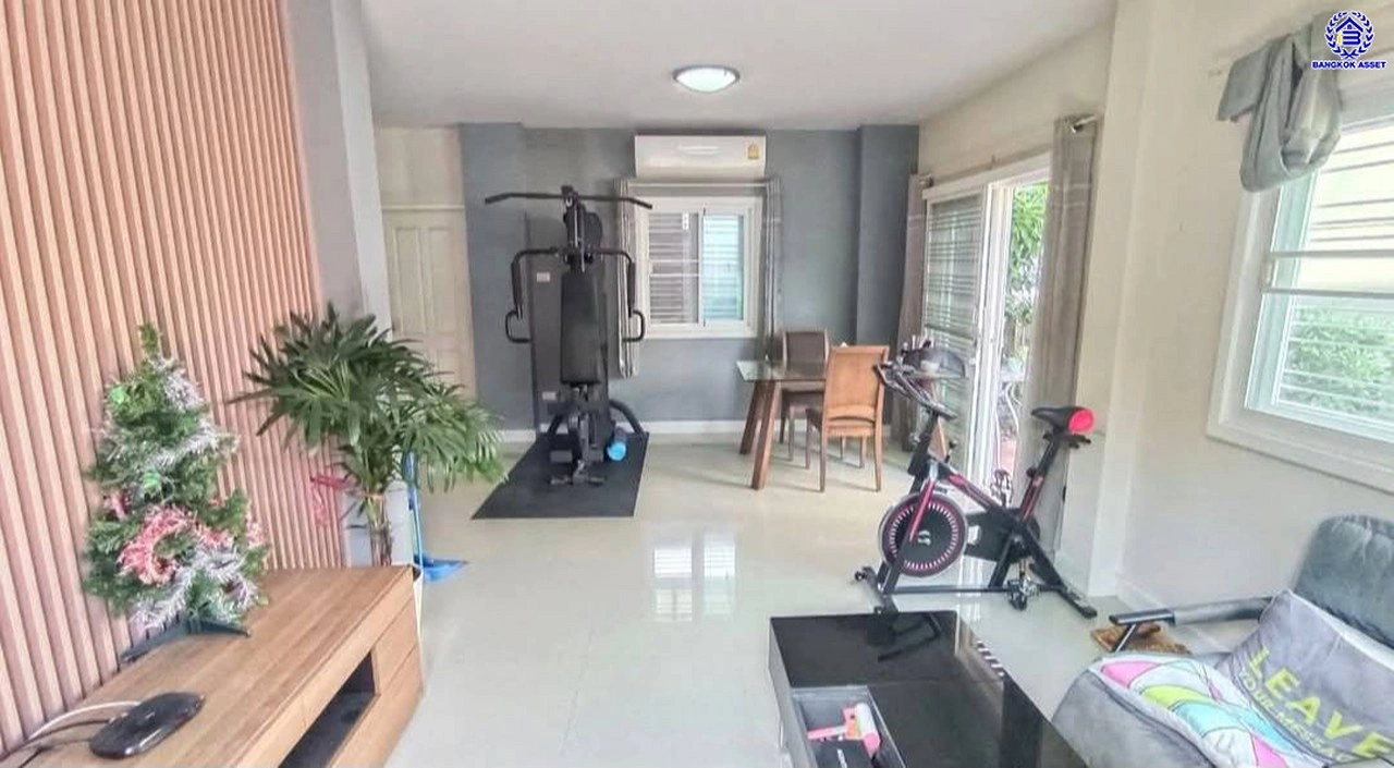 บ้านมือสอง โครงการ บ้านวิวสวน ไทรน้อย เนื้อที่ 53 ตร.ว. พื้นที่ใช้สอย 132 ตร.ว. ฟังก์ชัน 3 ห้องนอน 3 ห้องน้ำ 1 ที่จอดรถ ทำเลดี เชื่อมต่อหลายเส้นทาง ถนนกาญจนาภิเษก, ถนนรัตนาธิเบศร์ และถนนบางกรวย-ไทรน้อย และใกล้เซ็นทรัลเวสต์เกต