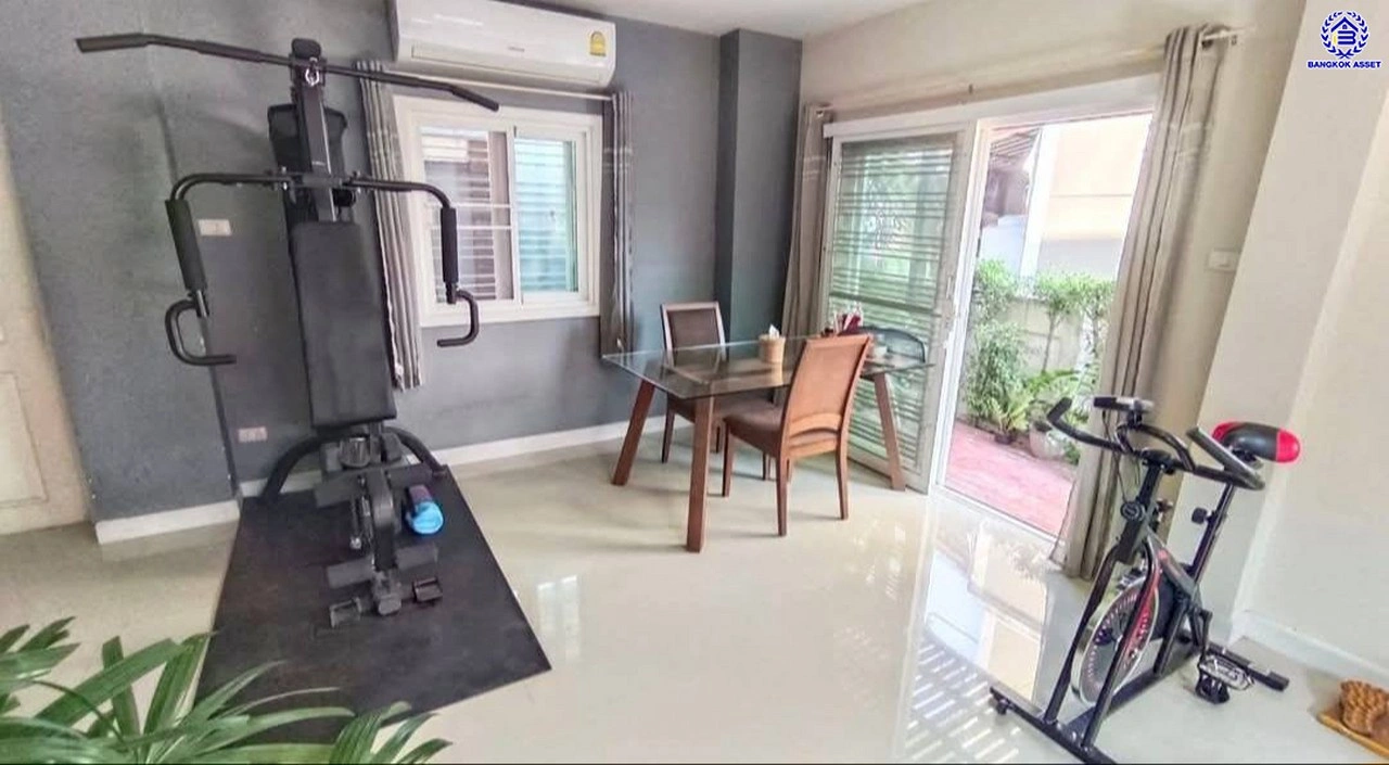 บ้านมือสอง โครงการ บ้านวิวสวน ไทรน้อย เนื้อที่ 53 ตร.ว. พื้นที่ใช้สอย 132 ตร.ว. ฟังก์ชัน 3 ห้องนอน 3 ห้องน้ำ 1 ที่จอดรถ ทำเลดี เชื่อมต่อหลายเส้นทาง ถนนกาญจนาภิเษก, ถนนรัตนาธิเบศร์ และถนนบางกรวย-ไทรน้อย และใกล้เซ็นทรัลเวสต์เกต