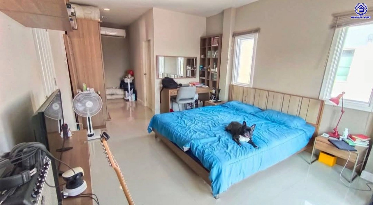 บ้านมือสอง โครงการ บ้านวิวสวน ไทรน้อย เนื้อที่ 53 ตร.ว. พื้นที่ใช้สอย 132 ตร.ว. ฟังก์ชัน 3 ห้องนอน 3 ห้องน้ำ 1 ที่จอดรถ ทำเลดี เชื่อมต่อหลายเส้นทาง ถนนกาญจนาภิเษก, ถนนรัตนาธิเบศร์ และถนนบางกรวย-ไทรน้อย และใกล้เซ็นทรัลเวสต์เกต