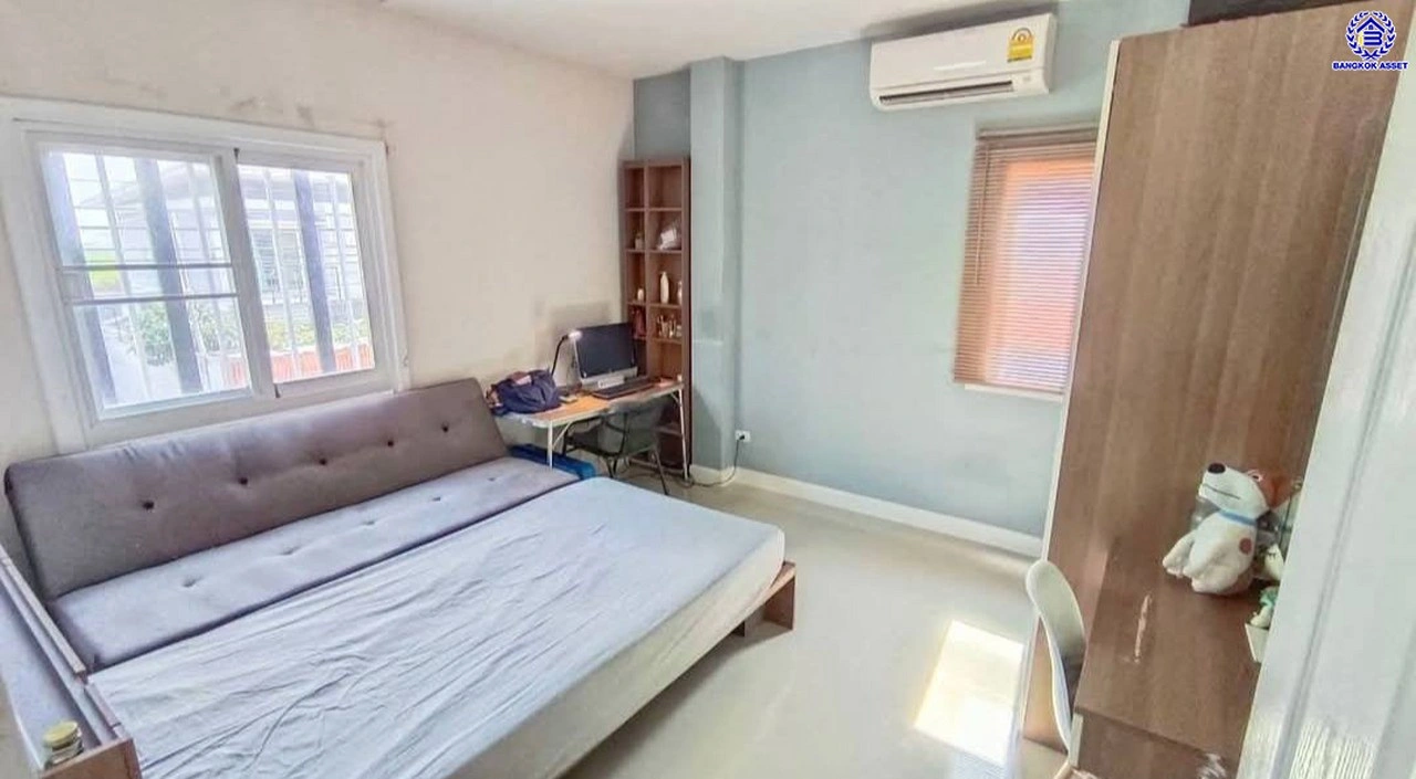 บ้านมือสอง โครงการ บ้านวิวสวน ไทรน้อย เนื้อที่ 53 ตร.ว. พื้นที่ใช้สอย 132 ตร.ว. ฟังก์ชัน 3 ห้องนอน 3 ห้องน้ำ 1 ที่จอดรถ ทำเลดี เชื่อมต่อหลายเส้นทาง ถนนกาญจนาภิเษก, ถนนรัตนาธิเบศร์ และถนนบางกรวย-ไทรน้อย และใกล้เซ็นทรัลเวสต์เกต