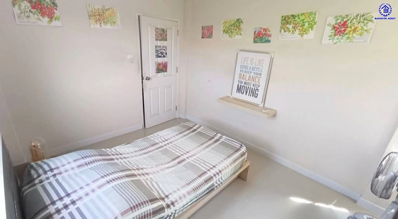 บ้านมือสอง โครงการ บ้านวิวสวน ไทรน้อย เนื้อที่ 53 ตร.ว. พื้นที่ใช้สอย 132 ตร.ว. ฟังก์ชัน 3 ห้องนอน 3 ห้องน้ำ 1 ที่จอดรถ ทำเลดี เชื่อมต่อหลายเส้นทาง ถนนกาญจนาภิเษก, ถนนรัตนาธิเบศร์ และถนนบางกรวย-ไทรน้อย และใกล้เซ็นทรัลเวสต์เกต