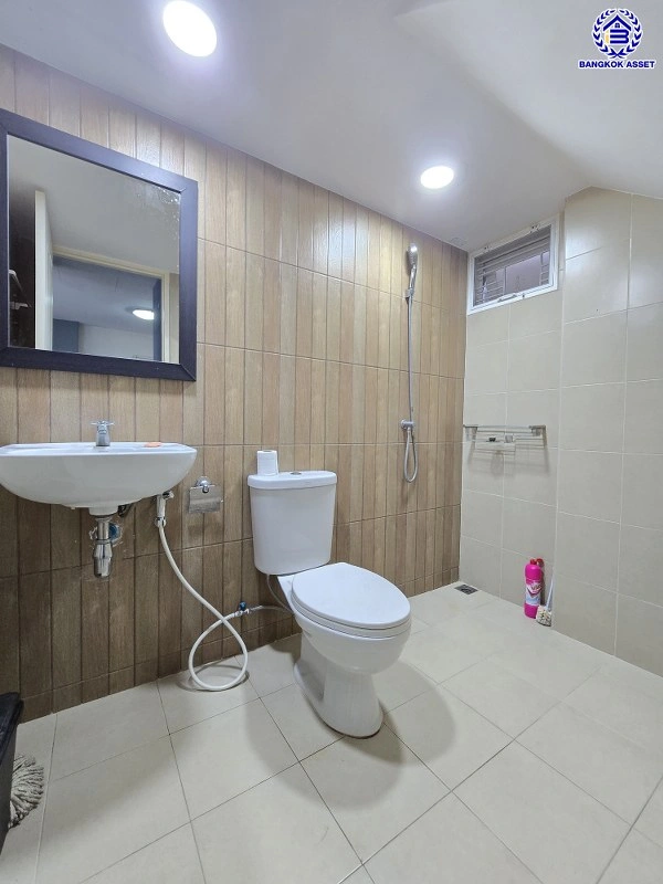 บ้านมือสอง โครงการ บ้านวิวสวน ไทรน้อย เนื้อที่ 53 ตร.ว. พื้นที่ใช้สอย 132 ตร.ว. ฟังก์ชัน 3 ห้องนอน 3 ห้องน้ำ 1 ที่จอดรถ ทำเลดี เชื่อมต่อหลายเส้นทาง ถนนกาญจนาภิเษก, ถนนรัตนาธิเบศร์ และถนนบางกรวย-ไทรน้อย และใกล้เซ็นทรัลเวสต์เกต