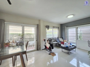 บ้านมือสอง โครงการ บ้านวิวสวน ไทรน้อย เนื้อที่ 53 ตร.ว. พื้นที่ใช้สอย 132 ตร.ว. ฟังก์ชัน 3 ห้องนอน 3 ห้องน้ำ 1 ที่จอดรถ ทำเลดี เชื่อมต่อหลายเส้นทาง ถนนกาญจนาภิเษก, ถนนรัตนาธิเบศร์ และถนนบางกรวย-ไทรน้อย และใกล้เซ็นทรัลเวสต์เกต