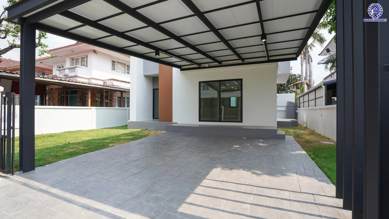 บ้านรีโนเวท โครงการ เพอร์เฟคเพลส รามคำแหง จากแบรนด์ พร็อพเพอร์ตี้ เพอร์เฟค บนเนื้อที่ 69 ตร.ว. พื้นที่ใช้สอยกว้างถึง 179.75 ตร.ม. ฟังก์ชันการใช้งาน 4 ห้องนอน 3 ห้องน้ำ จอดรถได้ 2 คัน เชื่อมต่อถนนรามคำแหง ใกล้สนามบินสุวรรณภูมิ, จุดขึ้นทางด่วนกาญจนาภิเษก