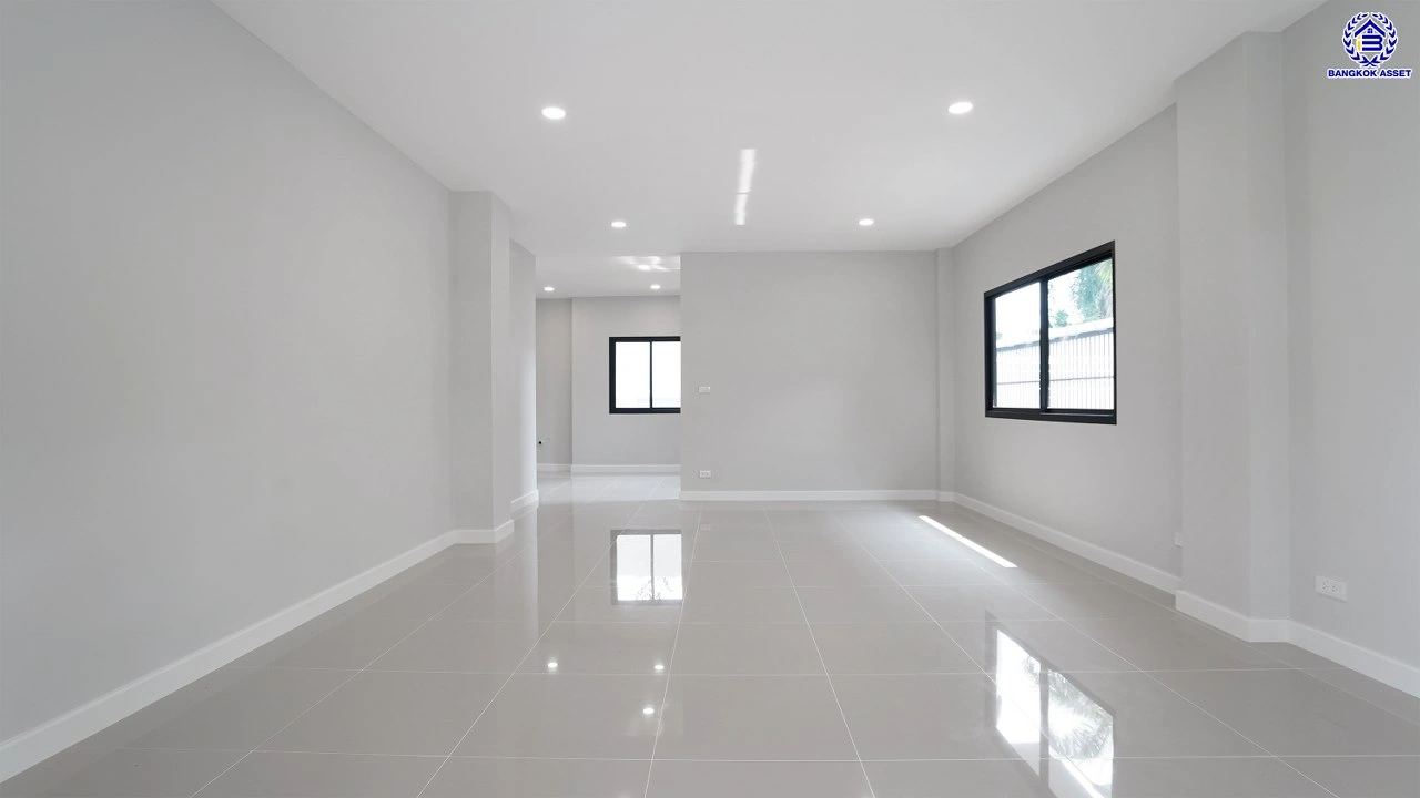 บ้านรีโนเวท โครงการ เพอร์เฟคเพลส รามคำแหง จากแบรนด์ พร็อพเพอร์ตี้ เพอร์เฟค บนเนื้อที่ 69 ตร.ว. พื้นที่ใช้สอยกว้างถึง 179.75 ตร.ม. ฟังก์ชันการใช้งาน 4 ห้องนอน 3 ห้องน้ำ จอดรถได้ 2 คัน เชื่อมต่อถนนรามคำแหง ใกล้สนามบินสุวรรณภูมิ, จุดขึ้นทางด่วนกาญจนาภิเษก