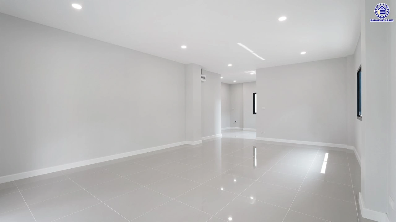 บ้านรีโนเวท โครงการ เพอร์เฟคเพลส รามคำแหง จากแบรนด์ พร็อพเพอร์ตี้ เพอร์เฟค บนเนื้อที่ 69 ตร.ว. พื้นที่ใช้สอยกว้างถึง 179.75 ตร.ม. ฟังก์ชันการใช้งาน 4 ห้องนอน 3 ห้องน้ำ จอดรถได้ 2 คัน เชื่อมต่อถนนรามคำแหง ใกล้สนามบินสุวรรณภูมิ, จุดขึ้นทางด่วนกาญจนาภิเษก