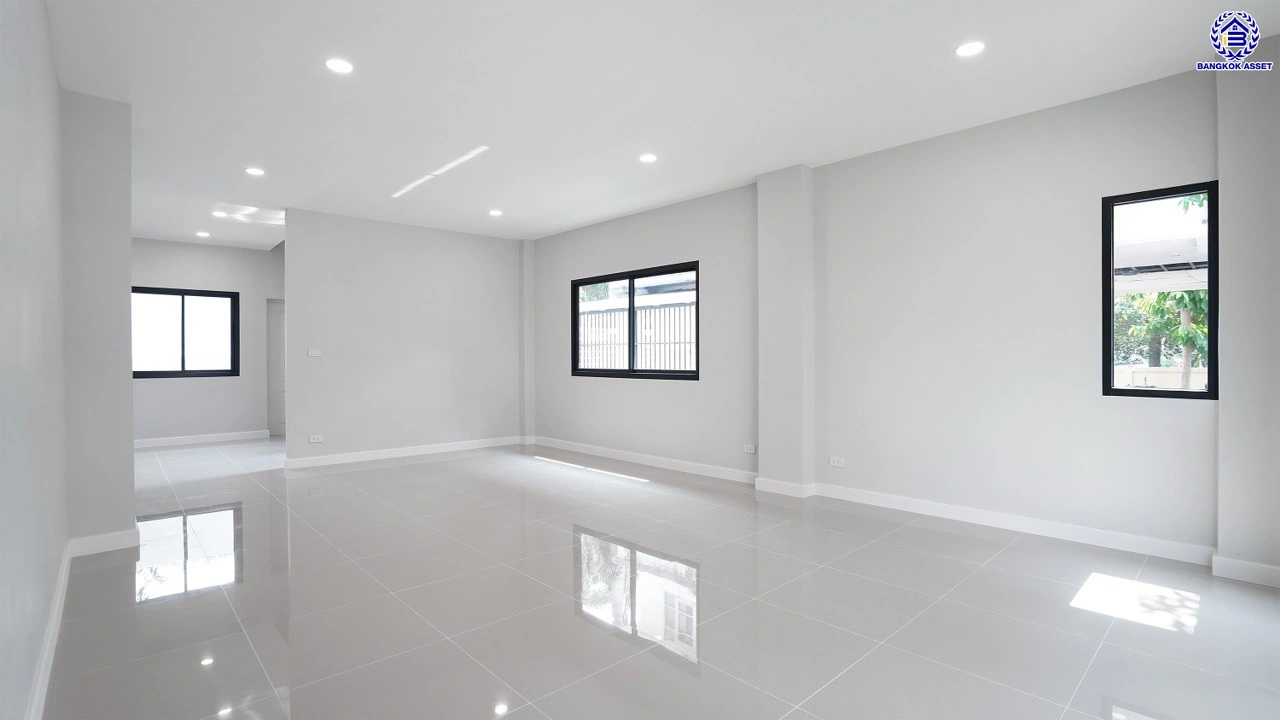 บ้านรีโนเวท โครงการ เพอร์เฟคเพลส รามคำแหง จากแบรนด์ พร็อพเพอร์ตี้ เพอร์เฟค บนเนื้อที่ 69 ตร.ว. พื้นที่ใช้สอยกว้างถึง 179.75 ตร.ม. ฟังก์ชันการใช้งาน 4 ห้องนอน 3 ห้องน้ำ จอดรถได้ 2 คัน เชื่อมต่อถนนรามคำแหง ใกล้สนามบินสุวรรณภูมิ, จุดขึ้นทางด่วนกาญจนาภิเษก