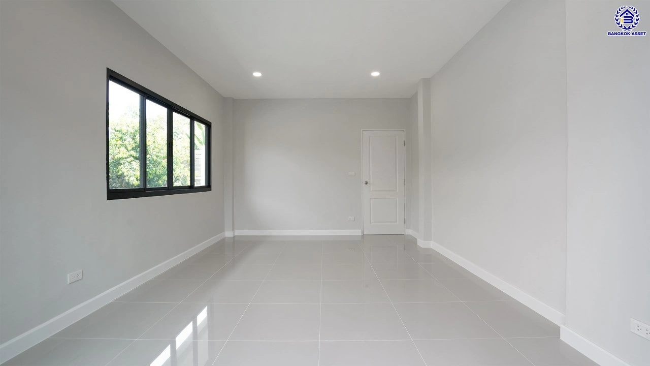 บ้านรีโนเวท โครงการ เพอร์เฟคเพลส รามคำแหง จากแบรนด์ พร็อพเพอร์ตี้ เพอร์เฟค บนเนื้อที่ 69 ตร.ว. พื้นที่ใช้สอยกว้างถึง 179.75 ตร.ม. ฟังก์ชันการใช้งาน 4 ห้องนอน 3 ห้องน้ำ จอดรถได้ 2 คัน เชื่อมต่อถนนรามคำแหง ใกล้สนามบินสุวรรณภูมิ, จุดขึ้นทางด่วนกาญจนาภิเษก