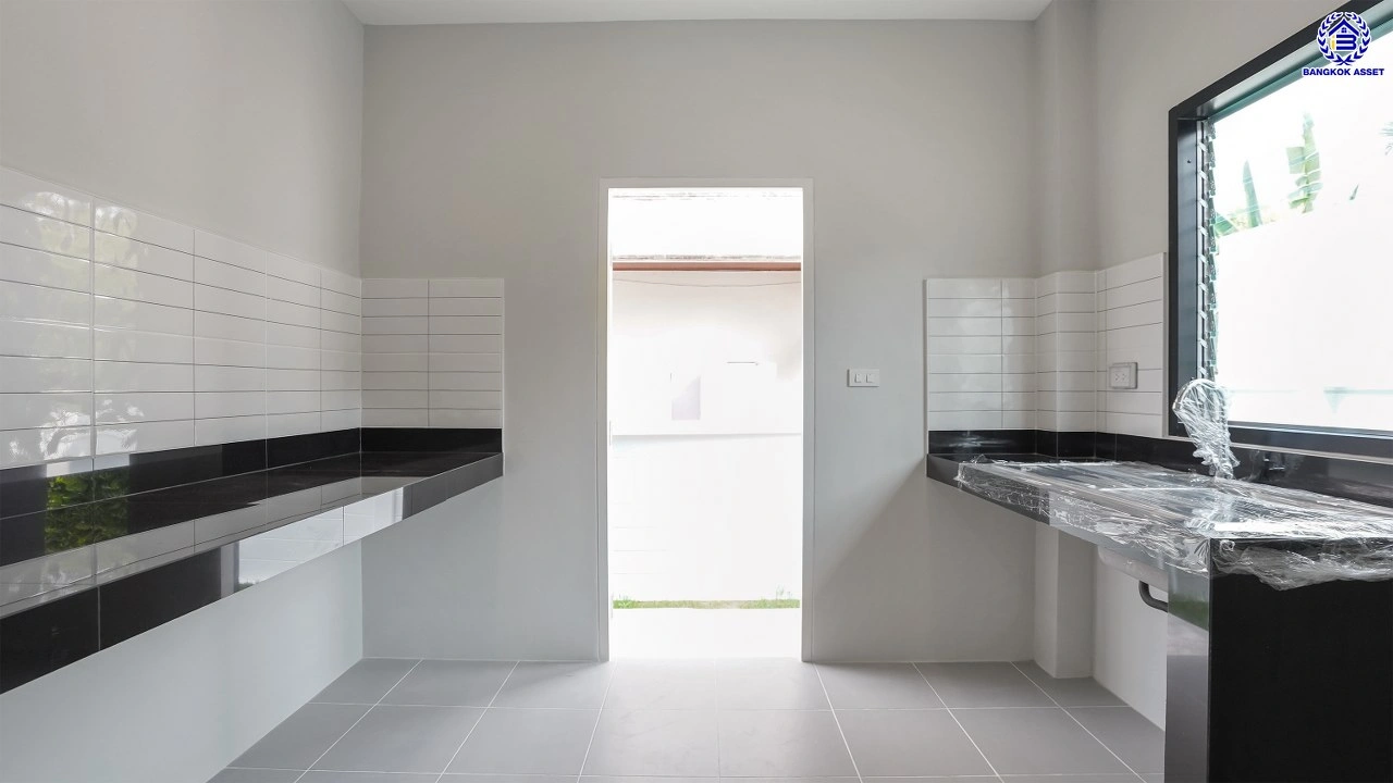 บ้านรีโนเวท โครงการ เพอร์เฟคเพลส รามคำแหง จากแบรนด์ พร็อพเพอร์ตี้ เพอร์เฟค บนเนื้อที่ 69 ตร.ว. พื้นที่ใช้สอยกว้างถึง 179.75 ตร.ม. ฟังก์ชันการใช้งาน 4 ห้องนอน 3 ห้องน้ำ จอดรถได้ 2 คัน เชื่อมต่อถนนรามคำแหง ใกล้สนามบินสุวรรณภูมิ, จุดขึ้นทางด่วนกาญจนาภิเษก