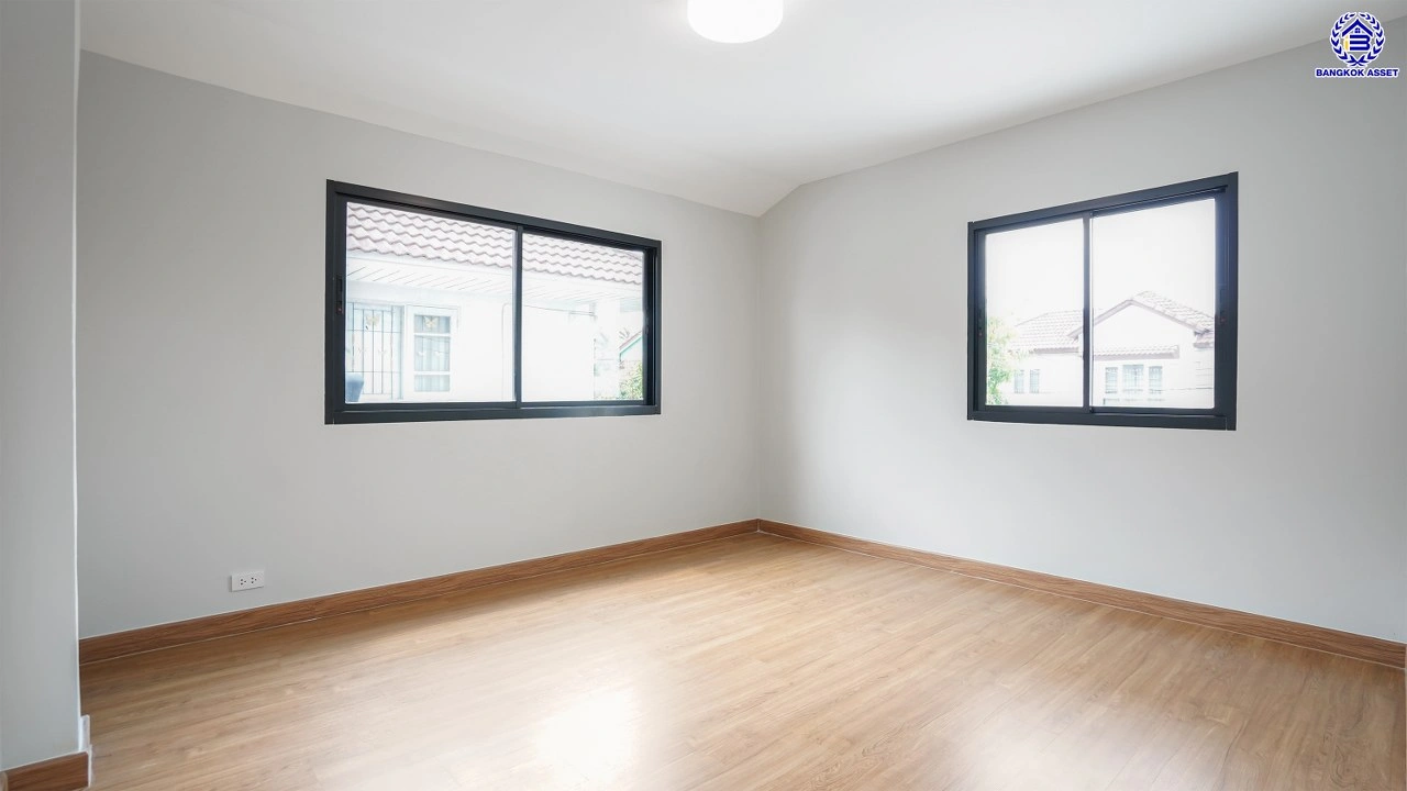 บ้านรีโนเวท โครงการ เพอร์เฟคเพลส รามคำแหง จากแบรนด์ พร็อพเพอร์ตี้ เพอร์เฟค บนเนื้อที่ 69 ตร.ว. พื้นที่ใช้สอยกว้างถึง 179.75 ตร.ม. ฟังก์ชันการใช้งาน 4 ห้องนอน 3 ห้องน้ำ จอดรถได้ 2 คัน เชื่อมต่อถนนรามคำแหง ใกล้สนามบินสุวรรณภูมิ, จุดขึ้นทางด่วนกาญจนาภิเษก