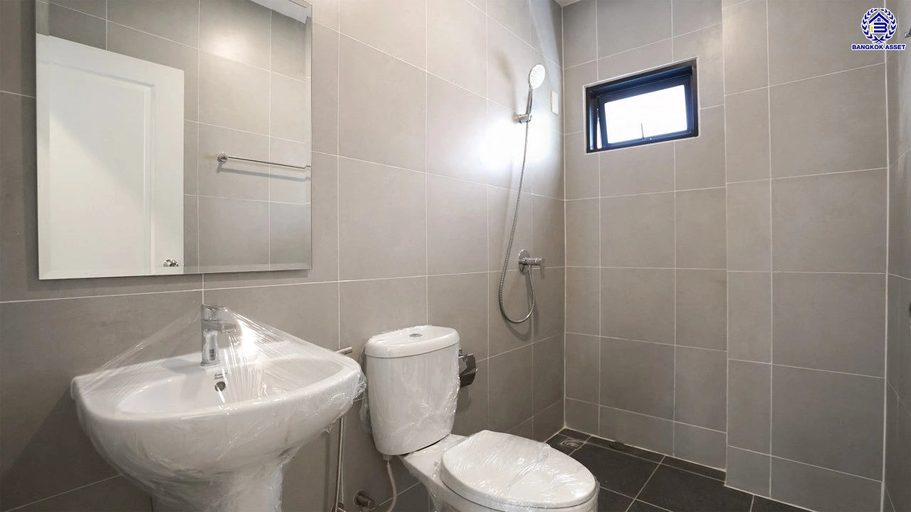 บ้านรีโนเวท โครงการ เพอร์เฟคเพลส รามคำแหง จากแบรนด์ พร็อพเพอร์ตี้ เพอร์เฟค บนเนื้อที่ 69 ตร.ว. พื้นที่ใช้สอยกว้างถึง 179.75 ตร.ม. ฟังก์ชันการใช้งาน 4 ห้องนอน 3 ห้องน้ำ จอดรถได้ 2 คัน เชื่อมต่อถนนรามคำแหง ใกล้สนามบินสุวรรณภูมิ, จุดขึ้นทางด่วนกาญจนาภิเษก