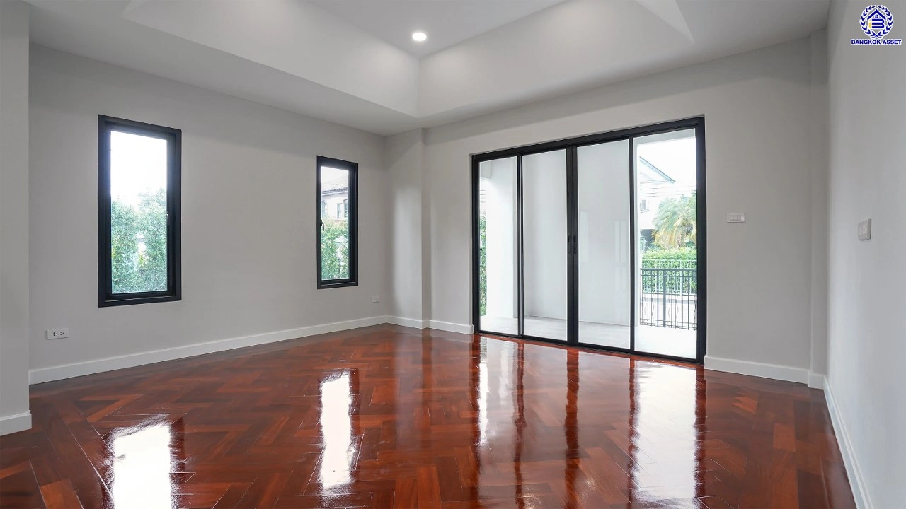 บ้านรีโนเวทใหม่ โครงการ นันทวัน วงแหวน-รัตนาธิเบศร์ เนื้อที่กว้าง 74 ตร.ว. พื้นที่ใช้สอย 214.61 ตร.ม. ฟังก์ชัน 4 ห้องนอน 3 ห้องน้ำ จอดรถได้ 2 จอด บนทำเลดี เชื่อมต่อถนนรัตนาธิเบศร์ ถนนนครอินทร์ ถนนกาญจนาภิเษก ใกล้รถไฟฟ้าสายสีม่วง "สถานีตลาดบางใหญ่" และจุดขึ้นทางด่วน "ศรีรัช"