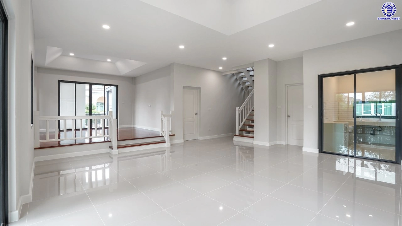 บ้านรีโนเวทใหม่ โครงการ นันทวัน วงแหวน-รัตนาธิเบศร์ เนื้อที่กว้าง 74 ตร.ว. พื้นที่ใช้สอย 214.61 ตร.ม. ฟังก์ชัน 4 ห้องนอน 3 ห้องน้ำ จอดรถได้ 2 จอด บนทำเลดี เชื่อมต่อถนนรัตนาธิเบศร์ ถนนนครอินทร์ ถนนกาญจนาภิเษก ใกล้รถไฟฟ้าสายสีม่วง "สถานีตลาดบางใหญ่" และจุดขึ้นทางด่วน "ศรีรัช"