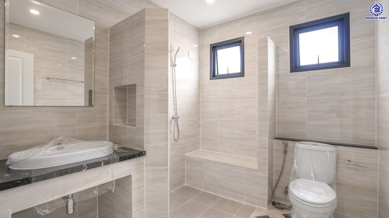 บ้านรีโนเวทใหม่ โครงการ นันทวัน วงแหวน-รัตนาธิเบศร์ เนื้อที่กว้าง 74 ตร.ว. พื้นที่ใช้สอย 214.61 ตร.ม. ฟังก์ชัน 4 ห้องนอน 3 ห้องน้ำ จอดรถได้ 2 จอด บนทำเลดี เชื่อมต่อถนนรัตนาธิเบศร์ ถนนนครอินทร์ ถนนกาญจนาภิเษก ใกล้รถไฟฟ้าสายสีม่วง "สถานีตลาดบางใหญ่" และจุดขึ้นทางด่วน "ศรีรัช"