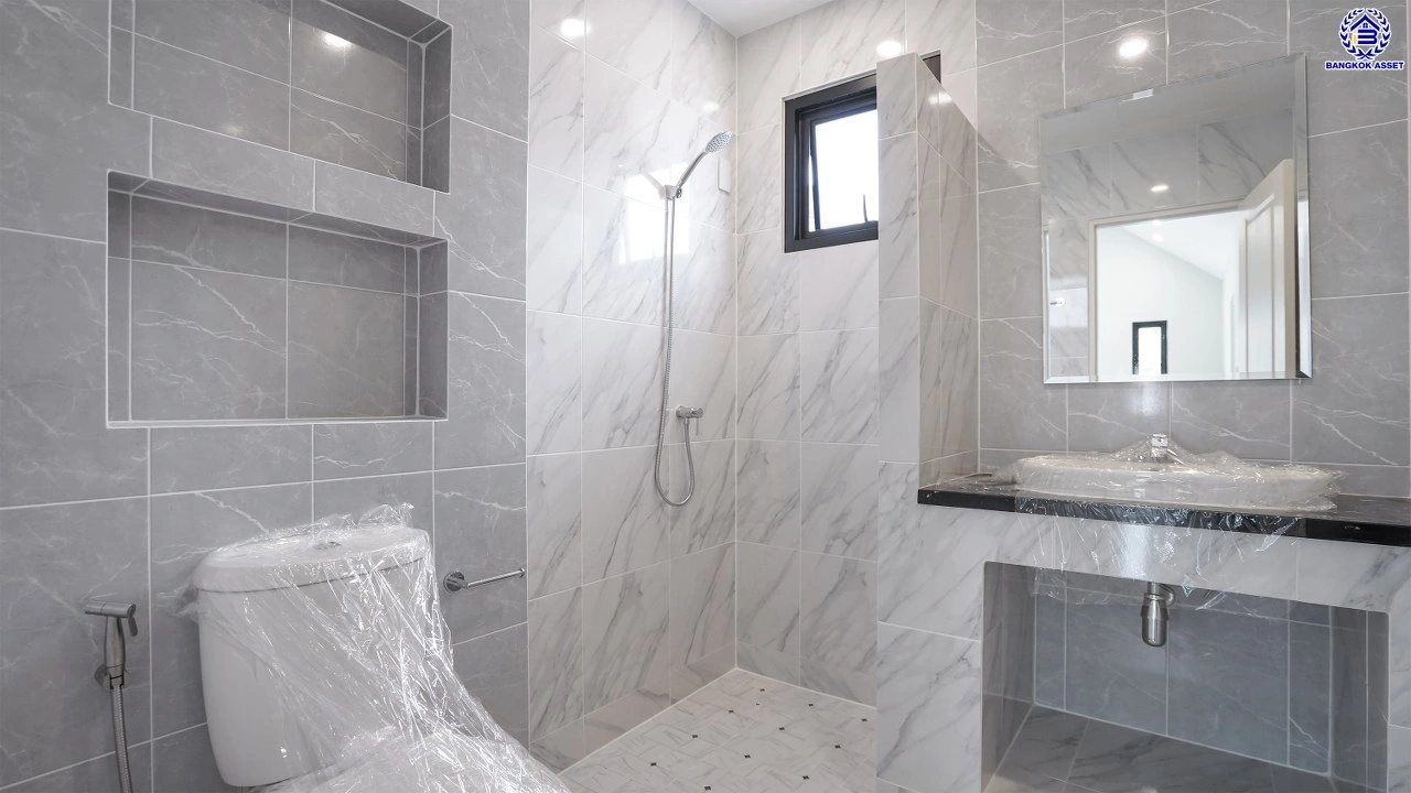 บ้านรีโนเวทใหม่ โครงการ นันทวัน วงแหวน-รัตนาธิเบศร์ เนื้อที่กว้าง 74 ตร.ว. พื้นที่ใช้สอย 214.61 ตร.ม. ฟังก์ชัน 4 ห้องนอน 3 ห้องน้ำ จอดรถได้ 2 จอด บนทำเลดี เชื่อมต่อถนนรัตนาธิเบศร์ ถนนนครอินทร์ ถนนกาญจนาภิเษก ใกล้รถไฟฟ้าสายสีม่วง "สถานีตลาดบางใหญ่" และจุดขึ้นทางด่วน "ศรีรัช"