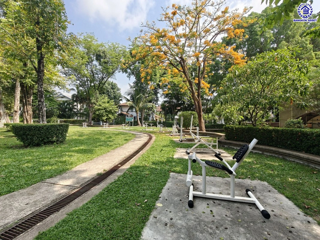 บ้านรีโนเวทใหม่ โครงการ นันทวัน วงแหวน-รัตนาธิเบศร์ เนื้อที่กว้าง 74 ตร.ว. พื้นที่ใช้สอย 214.61 ตร.ม. ฟังก์ชัน 4 ห้องนอน 3 ห้องน้ำ จอดรถได้ 2 จอด บนทำเลดี เชื่อมต่อถนนรัตนาธิเบศร์ ถนนนครอินทร์ ถนนกาญจนาภิเษก ใกล้รถไฟฟ้าสายสีม่วง "สถานีตลาดบางใหญ่" และจุดขึ้นทางด่วน "ศรีรัช"