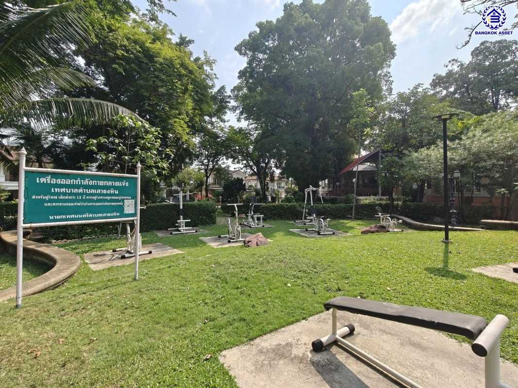 บ้านรีโนเวทใหม่ โครงการ นันทวัน วงแหวน-รัตนาธิเบศร์ เนื้อที่กว้าง 74 ตร.ว. พื้นที่ใช้สอย 214.61 ตร.ม. ฟังก์ชัน 4 ห้องนอน 3 ห้องน้ำ จอดรถได้ 2 จอด บนทำเลดี เชื่อมต่อถนนรัตนาธิเบศร์ ถนนนครอินทร์ ถนนกาญจนาภิเษก ใกล้รถไฟฟ้าสายสีม่วง "สถานีตลาดบางใหญ่" และจุดขึ้นทางด่วน "ศรีรัช"