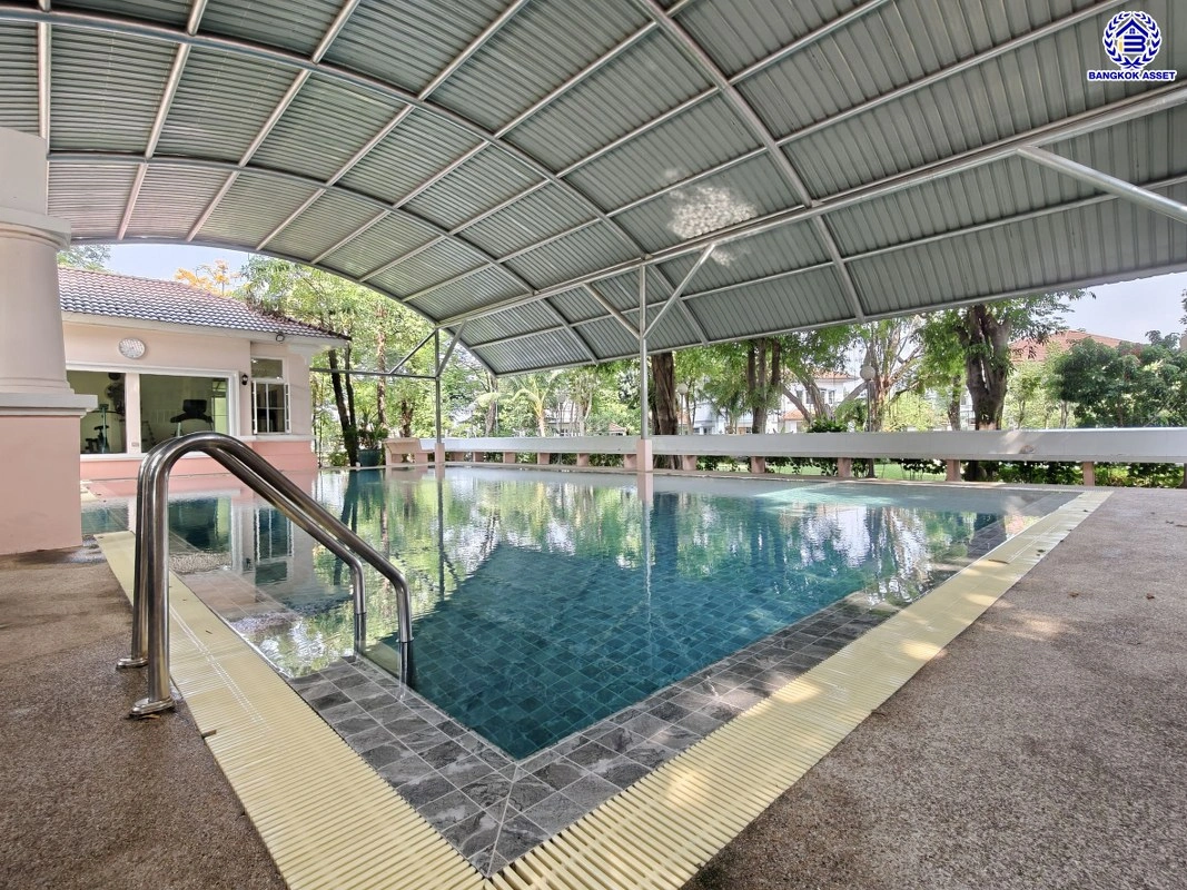 บ้านรีโนเวทใหม่ โครงการ นันทวัน วงแหวน-รัตนาธิเบศร์ เนื้อที่กว้าง 74 ตร.ว. พื้นที่ใช้สอย 214.61 ตร.ม. ฟังก์ชัน 4 ห้องนอน 3 ห้องน้ำ จอดรถได้ 2 จอด บนทำเลดี เชื่อมต่อถนนรัตนาธิเบศร์ ถนนนครอินทร์ ถนนกาญจนาภิเษก ใกล้รถไฟฟ้าสายสีม่วง "สถานีตลาดบางใหญ่" และจุดขึ้นทางด่วน "ศรีรัช"